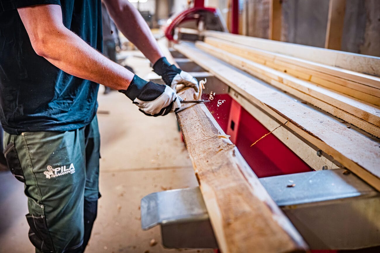 Pomocný pracovník dřevařské výroby (brigáda)