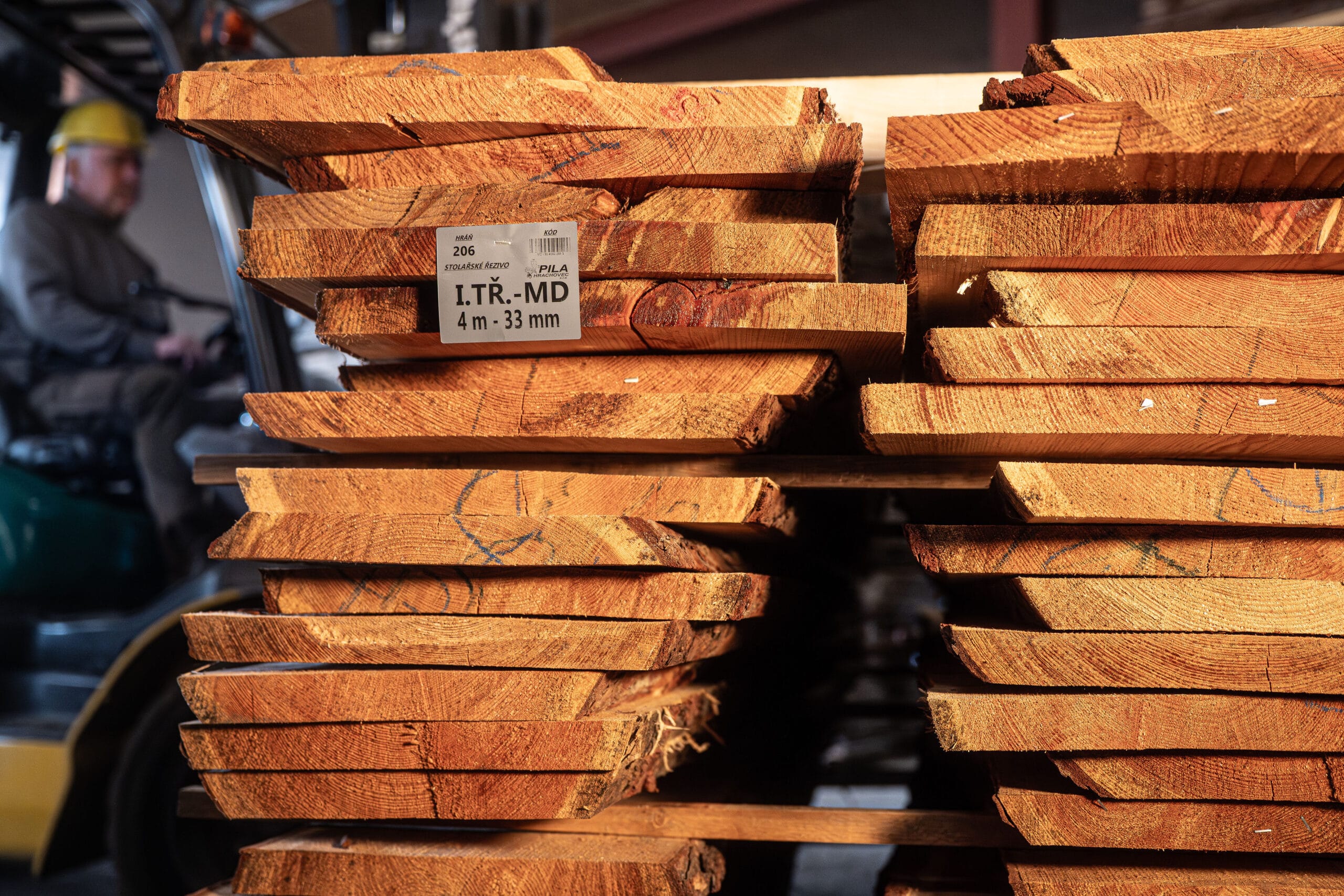 Truhlářské řezivo: SKLAD HALA P1015251 F 1 scaled